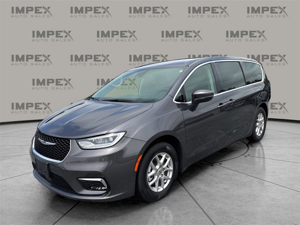 Used 2023 Chrysler Pacifica Touring-L