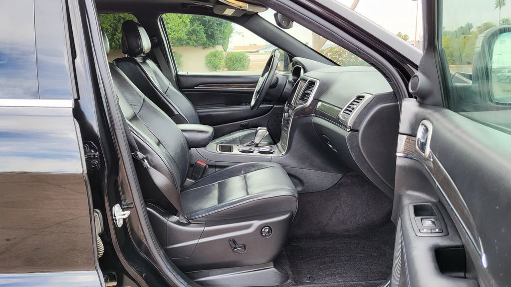 Used 2018 Jeep Grand Cherokee Overland image 18