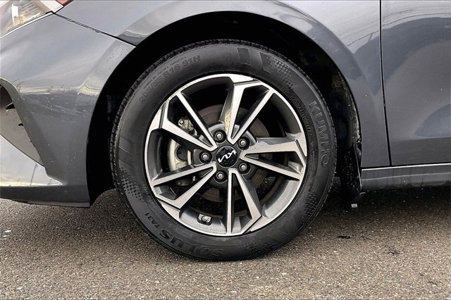 Used 2023 Kia Forte LXS image 9