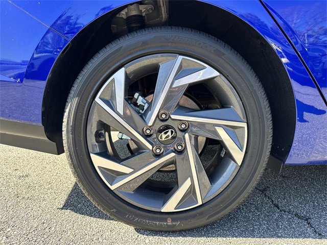 Certified 2025 Hyundai Elantra SEL image 17