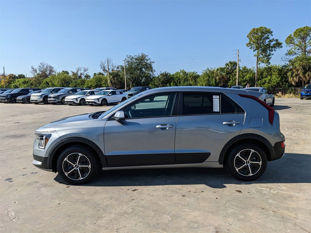 Certified 2025 Kia Niro LX image 6