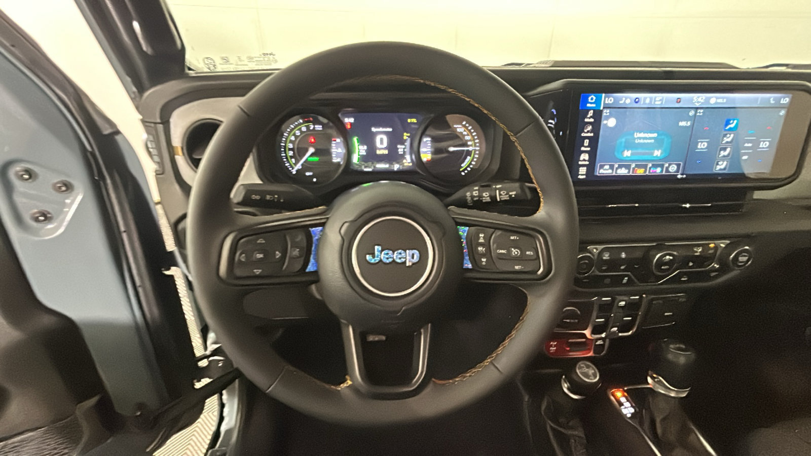 Used 2024 Jeep Wrangler Unlimited AWD/4WD image 15