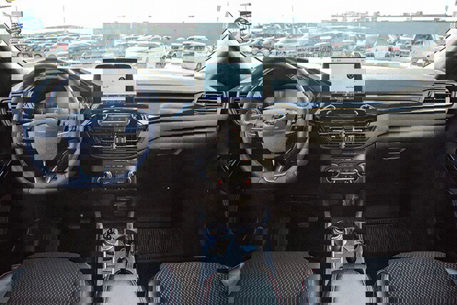 Used 2025 Ford Escape ST-Line w/ Cold Weather Package image 5