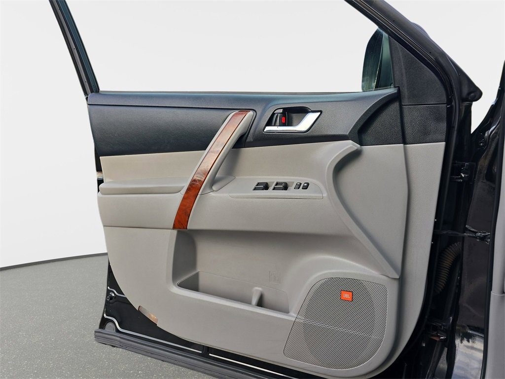 Used 2013 Toyota Highlander Limited image 27