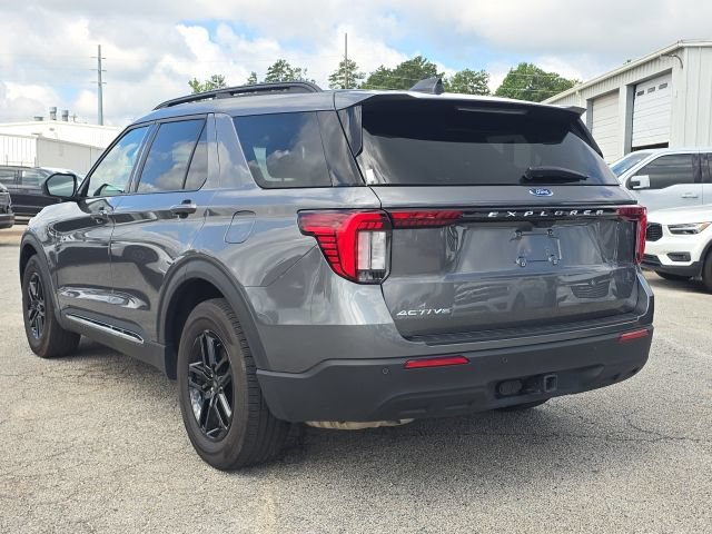 Used 2025 Ford Explorer Active RWD image 3