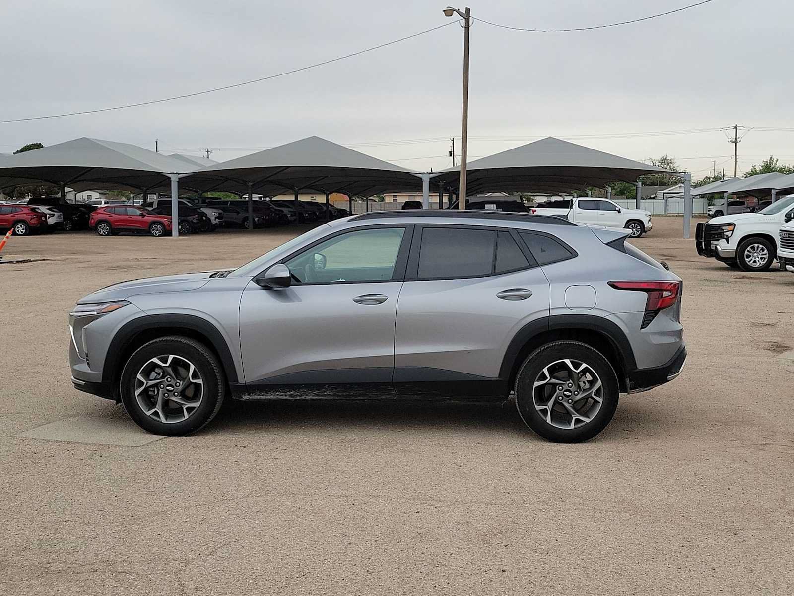 Used 2025 Chevrolet Trax LT FWD image 5