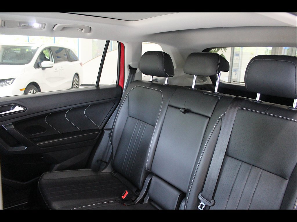Used 2022 Volkswagen Tiguan SE AWD/4WD image 17