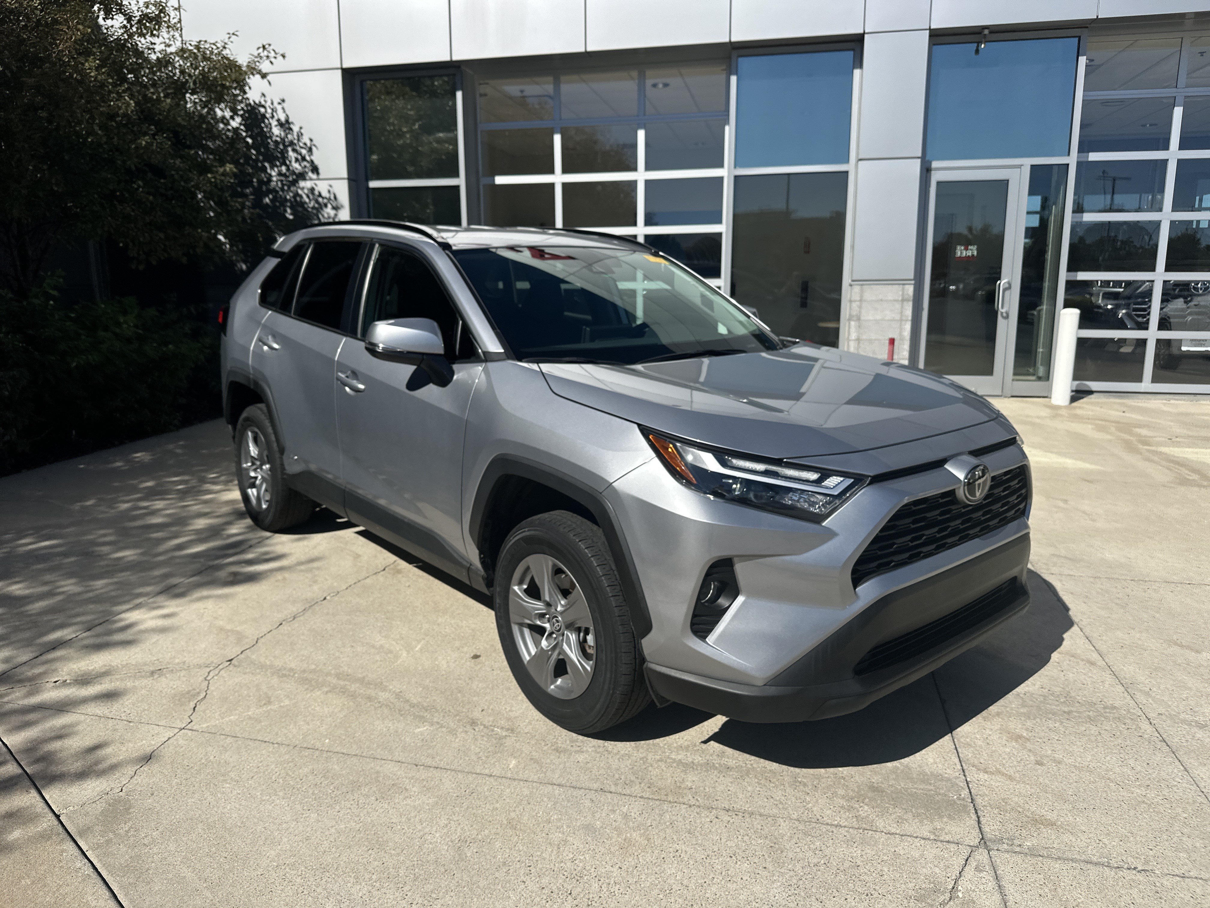 Used 2025 Toyota RAV4 XLE AWD/4WD image 29