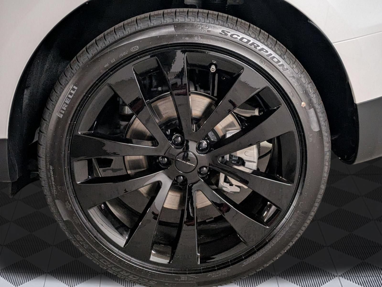 New 2026 Land Rover Range Rover Sport SE AWD/4WD image 9