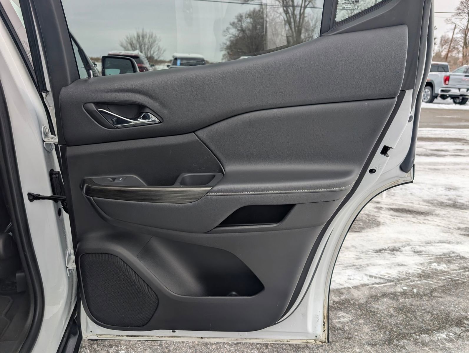 Used 2023 GMC Acadia SLT image 37