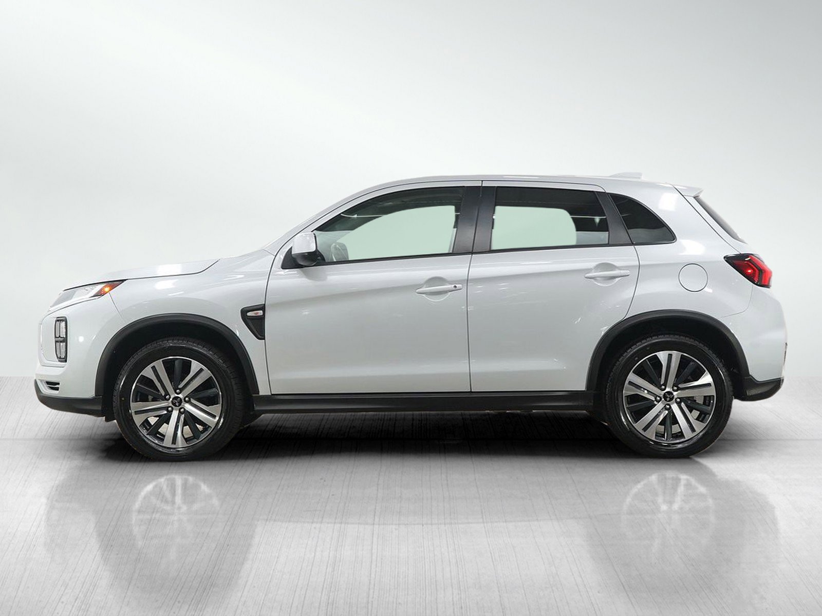 Used 2023 Mitsubishi Outlander Sport SE AWD/4WD image 2