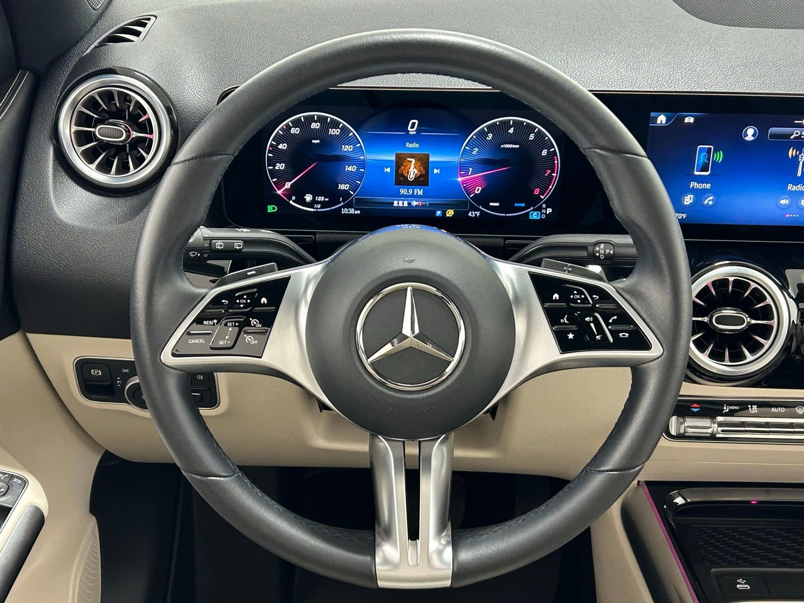 Used 2025 Mercedes-Benz GLA 250 4MATIC image 13