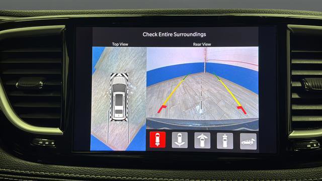 Used 2023 Chrysler Pacifica Touring-L FWD image 13