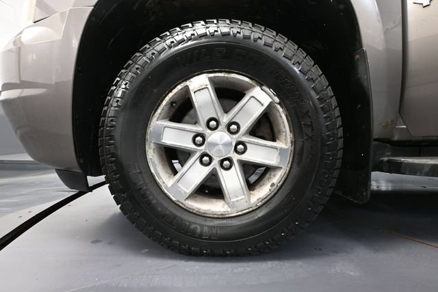 Used 2012 GMC Yukon XL SLT w/ SLT-2 Equipment Package AWD/4WD image 16
