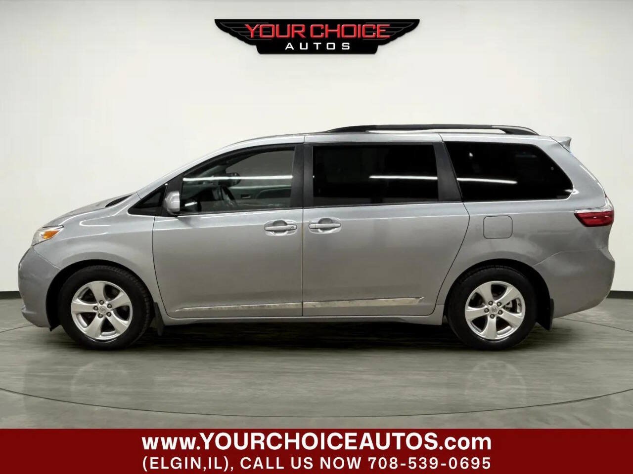 Used 2015 Toyota Sienna LE FWD image 2