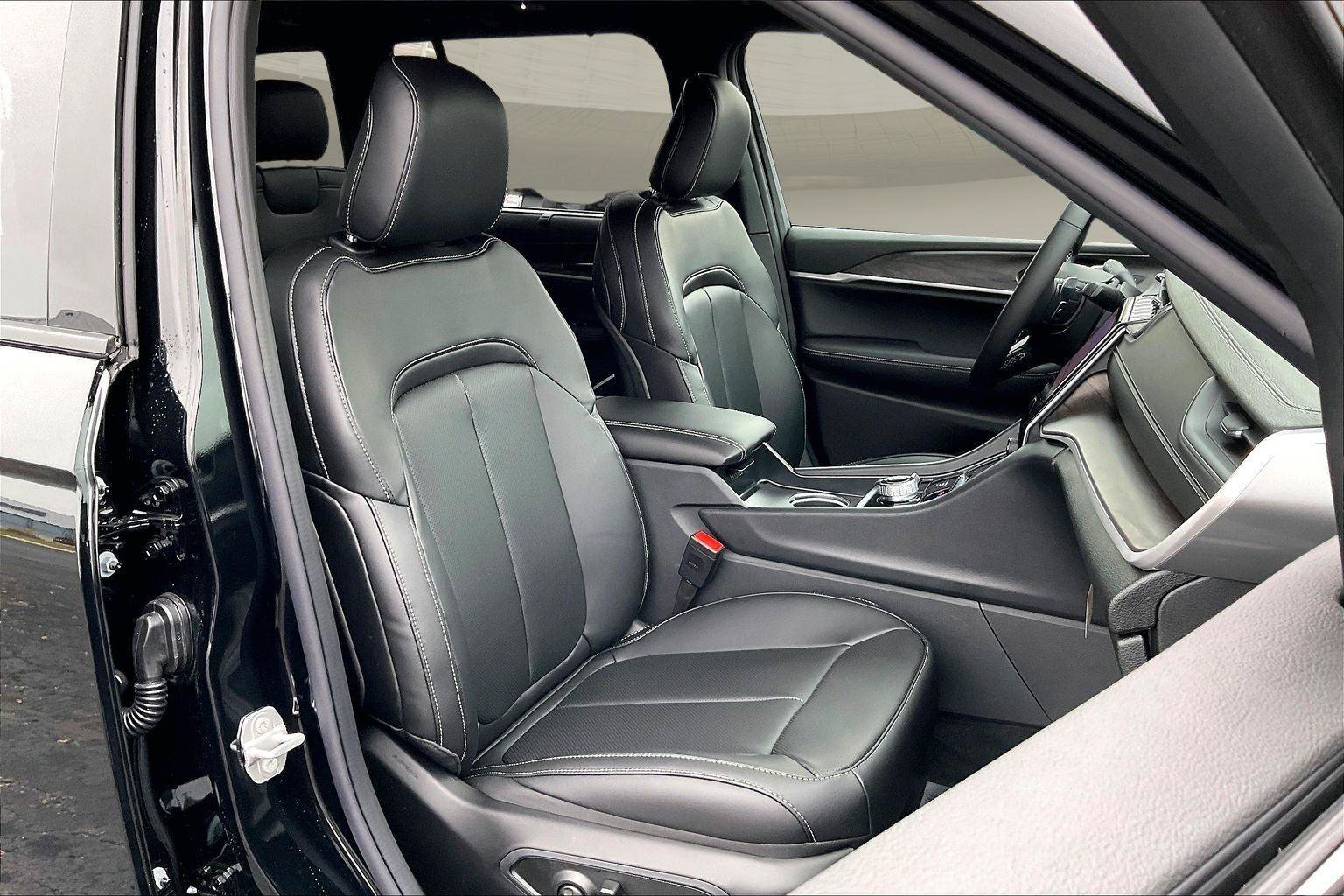 New 2025 Jeep Grand Cherokee Limited w/ Luxury Tech Group II AWD/4WD image 10