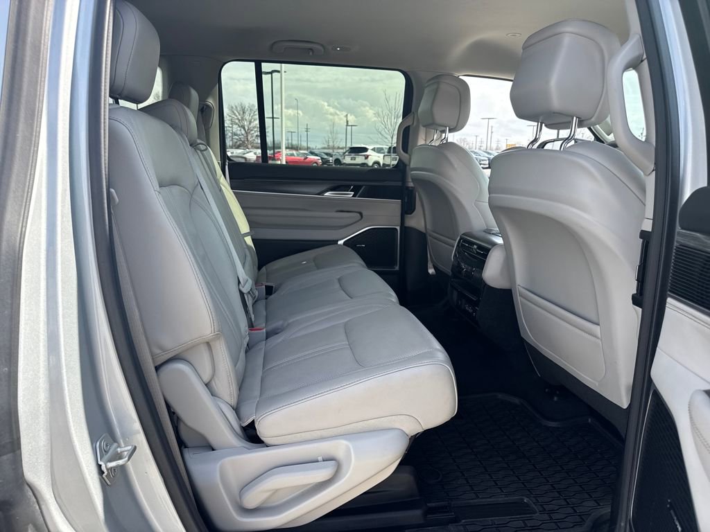 Used 2024 Jeep Wagoneer Series II w/ Flexible Seating Group image 15