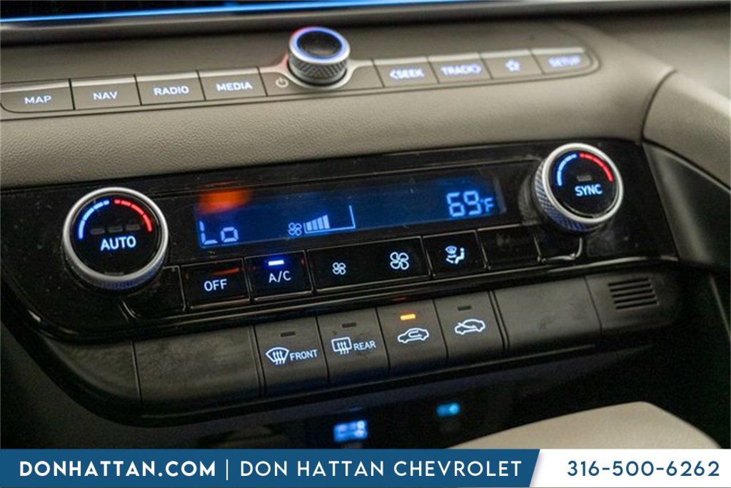 Used 2024 Hyundai Elantra SEL image 11