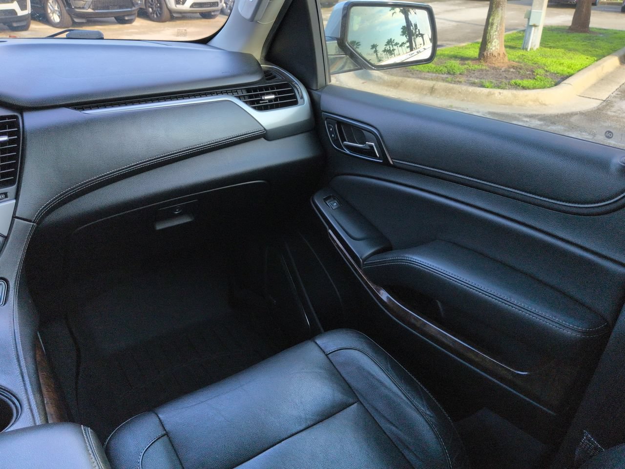 Used 2019 Chevrolet Suburban LT AWD/4WD image 16
