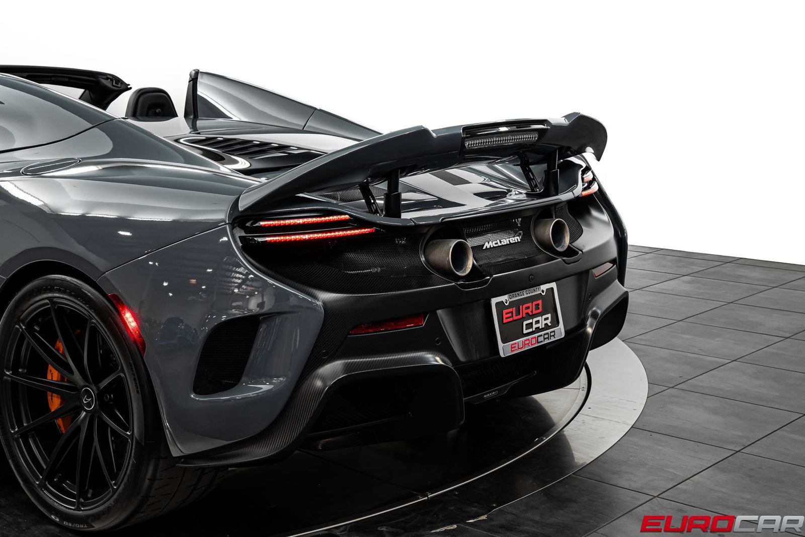 Used 2016 McLaren 675LT Spider RWD image 23