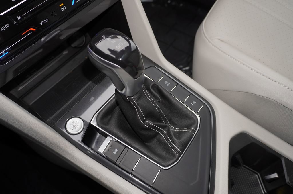 Used 2023 Volkswagen Tiguan SE R-Line image 19