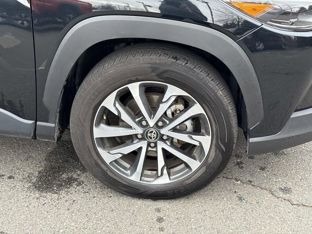 Used 2025 Toyota Corolla Cross XLE image 7
