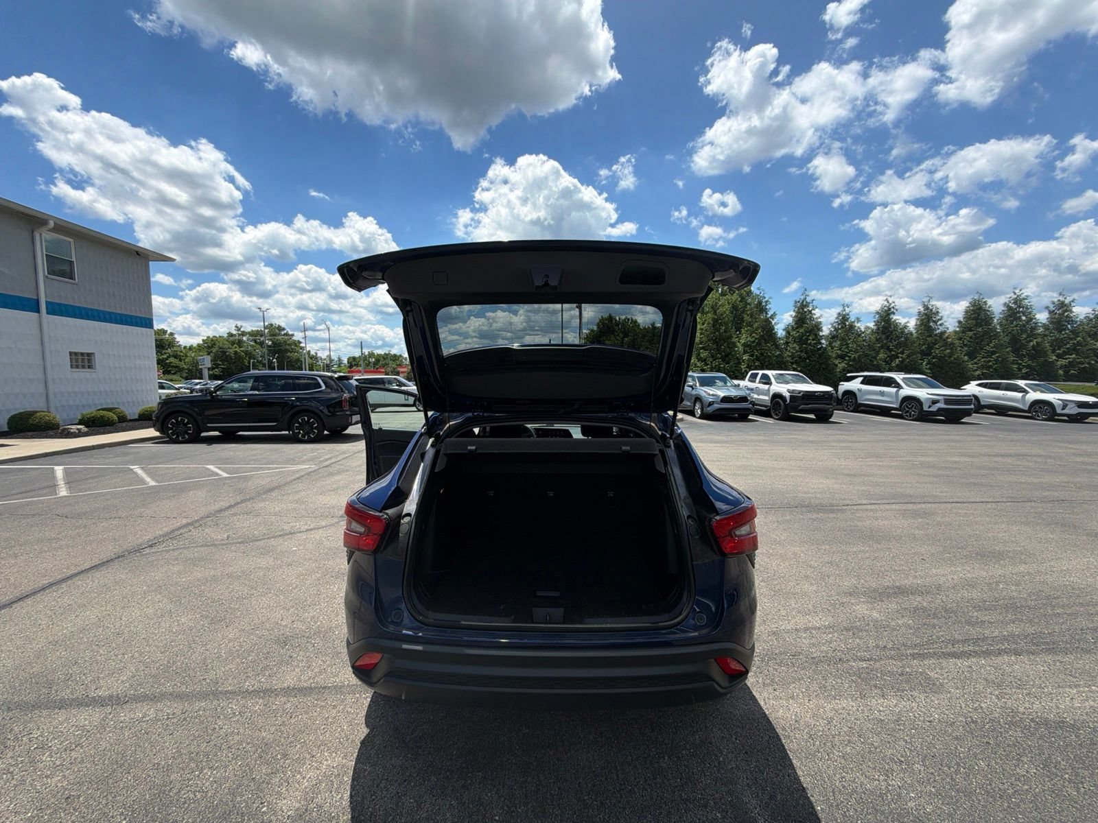 Used 2024 Chevrolet Trax LS w/ LS Convenience Package FWD image 26