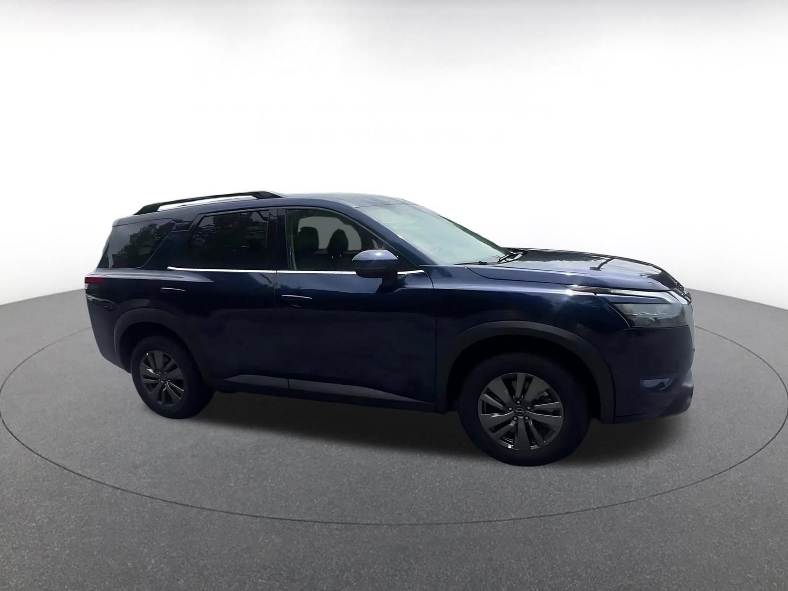 Used 2025 Nissan Pathfinder SV AWD/4WD image 2