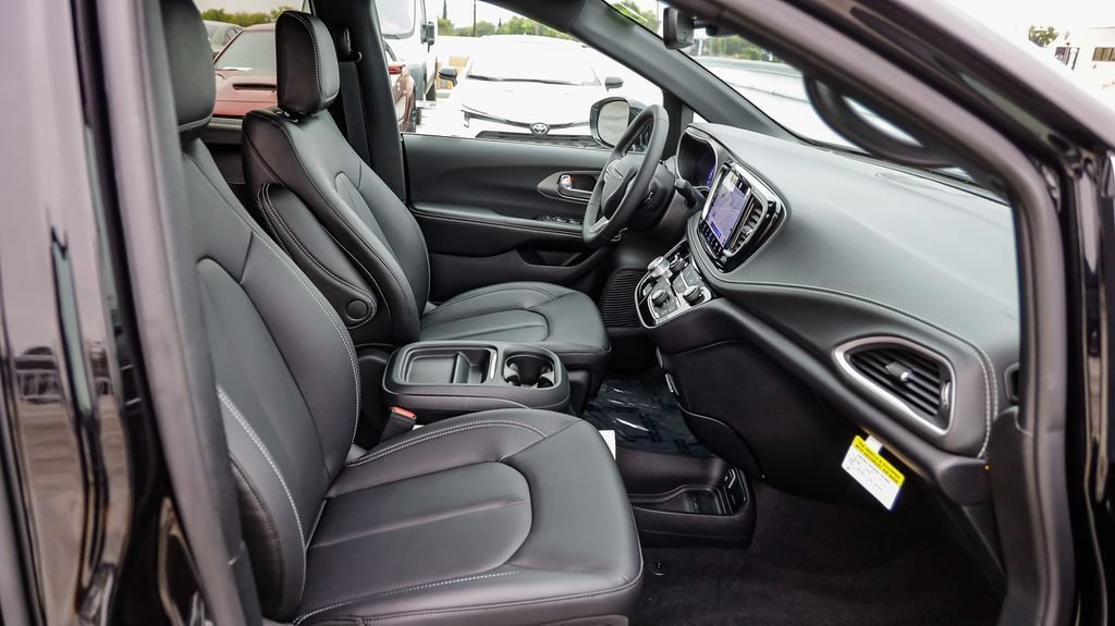 New 2027 Chrysler Pacifica Select FWD image 20
