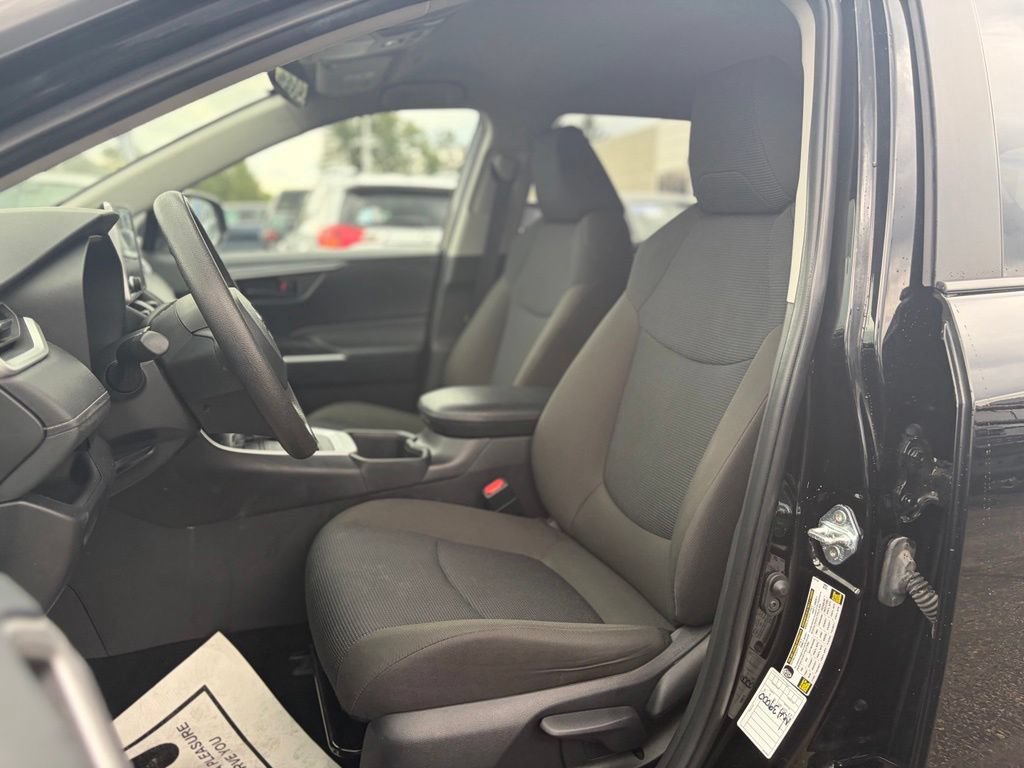 Used 2025 Toyota RAV4 LE AWD/4WD image 19