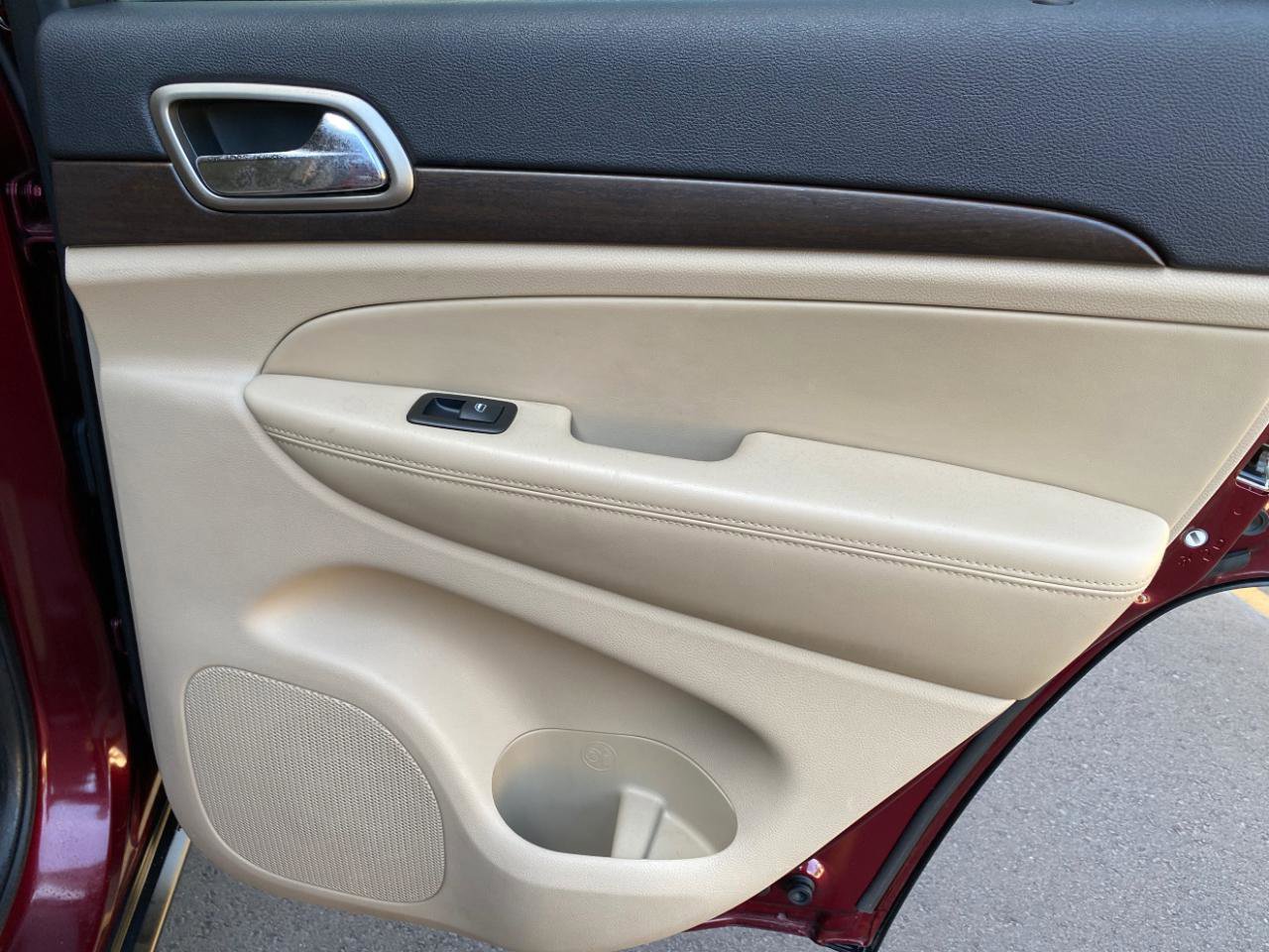 Used 2016 Jeep Grand Cherokee Laredo image 42