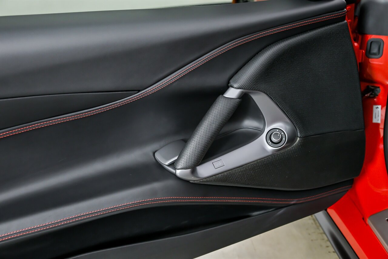 Used 2018 Ferrari 812 Superfast RWD image 18