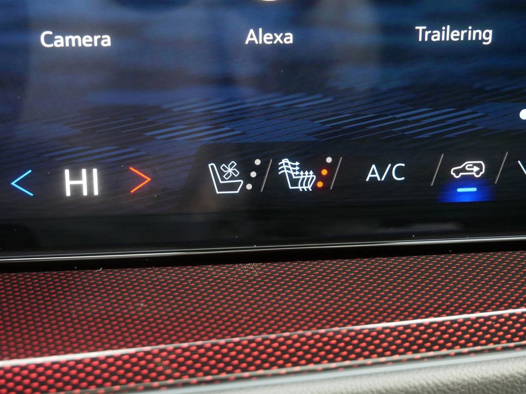 Certified 2025 Chevrolet Traverse RS w/ LPO, Floor Liner Package image 35