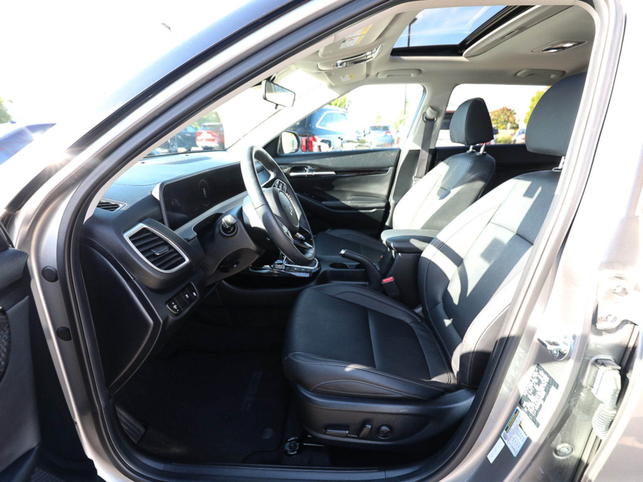 Certified 2026 Kia Seltos EX w/ EX Sunroof Package FWD image 12