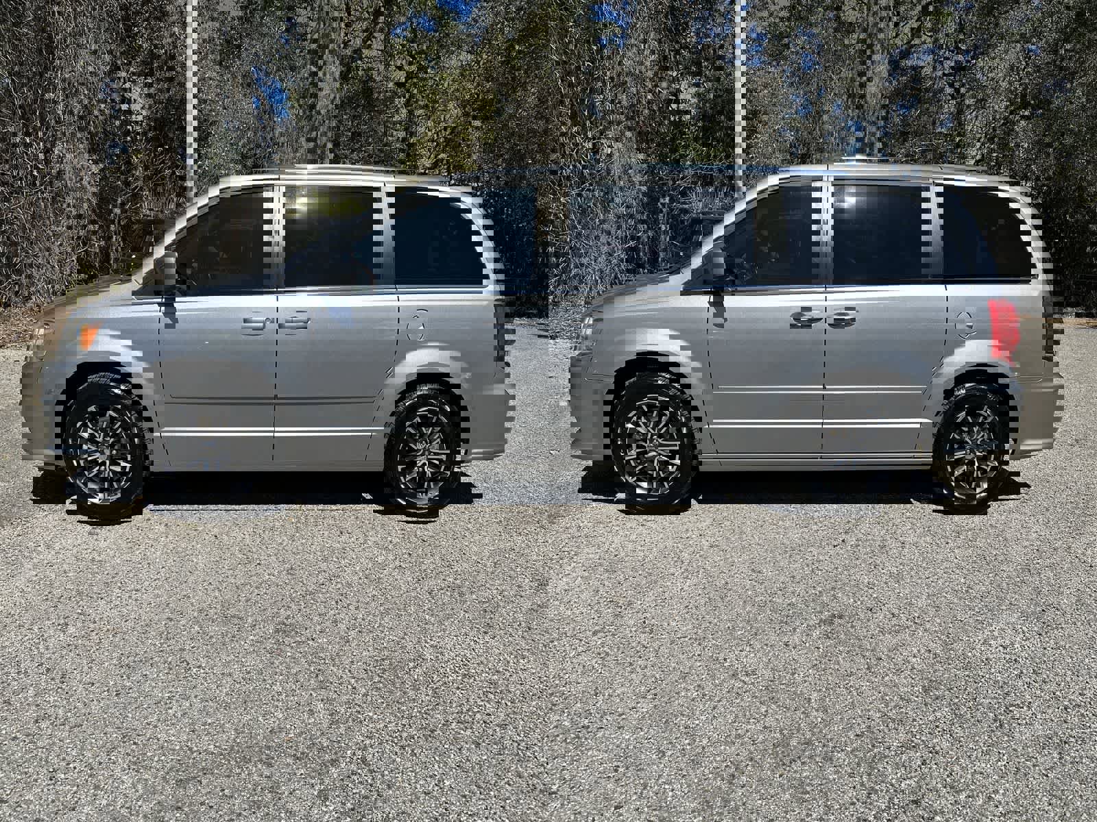 Used 2017 Dodge Grand Caravan SXT image 4