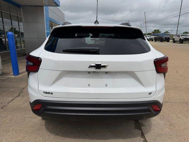 New 2026 Chevrolet Trax LT w/ Driver Confidence Package FWD image 3