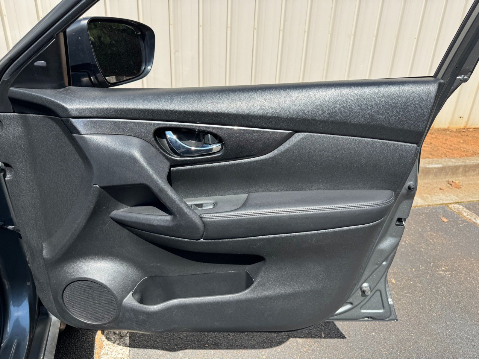 Used 2017 Nissan Rogue SV FWD image 36