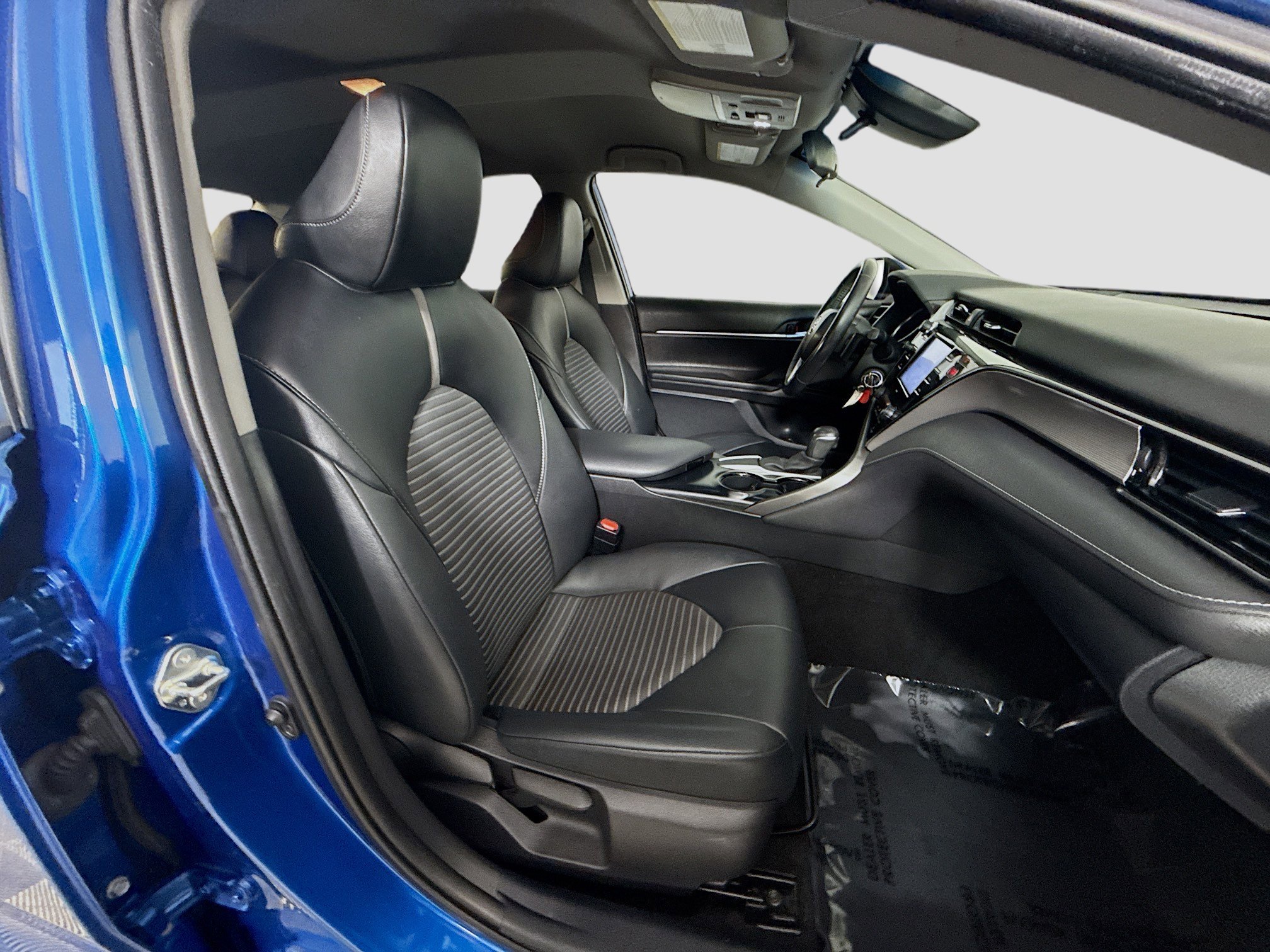 Used 2020 Toyota Camry SE w/ Carpet Mat Package image 28