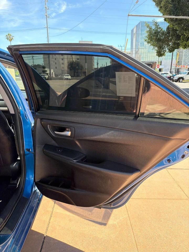 Used 2017 Toyota Camry SE FWD image 22