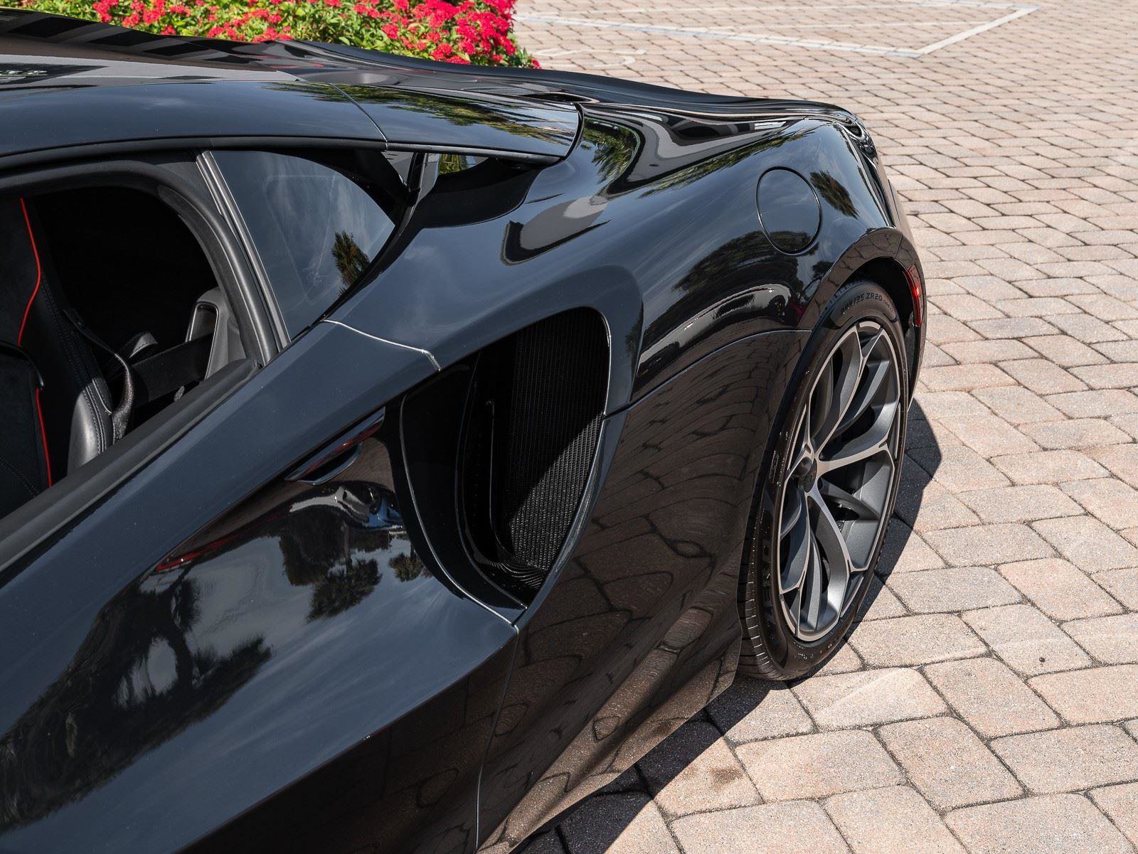 Used 2025 McLaren Artura image 40