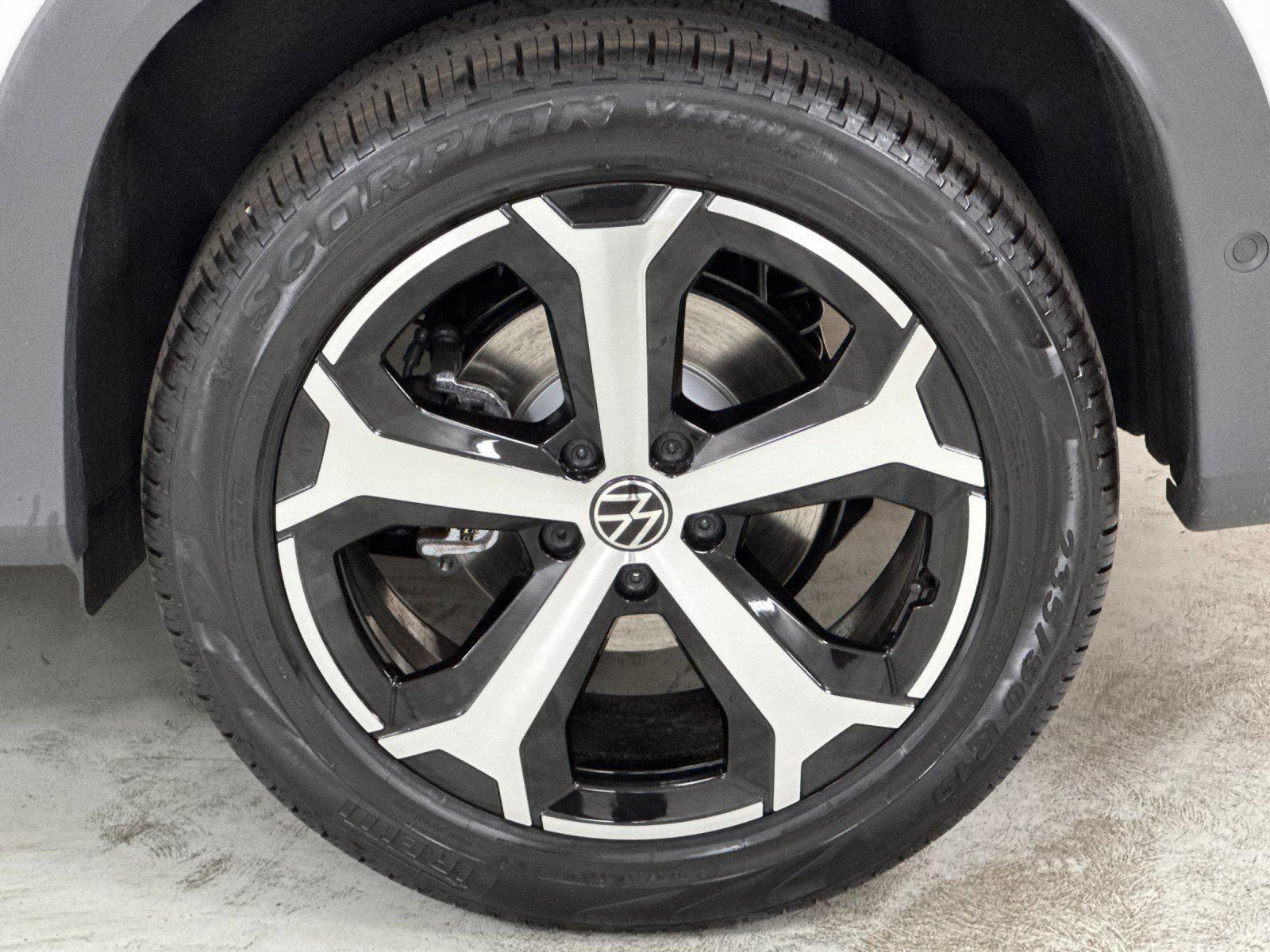 New 2026 Volkswagen Tiguan SE AWD/4WD image 24