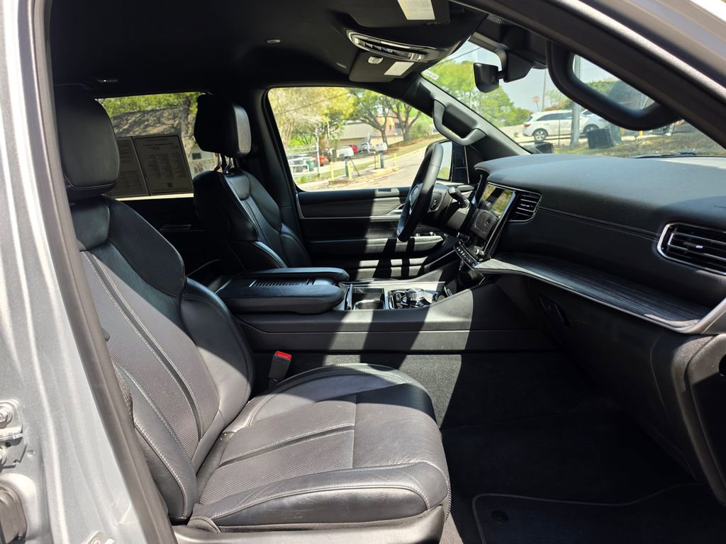 Used 2024 Jeep Wagoneer L Series II image 49