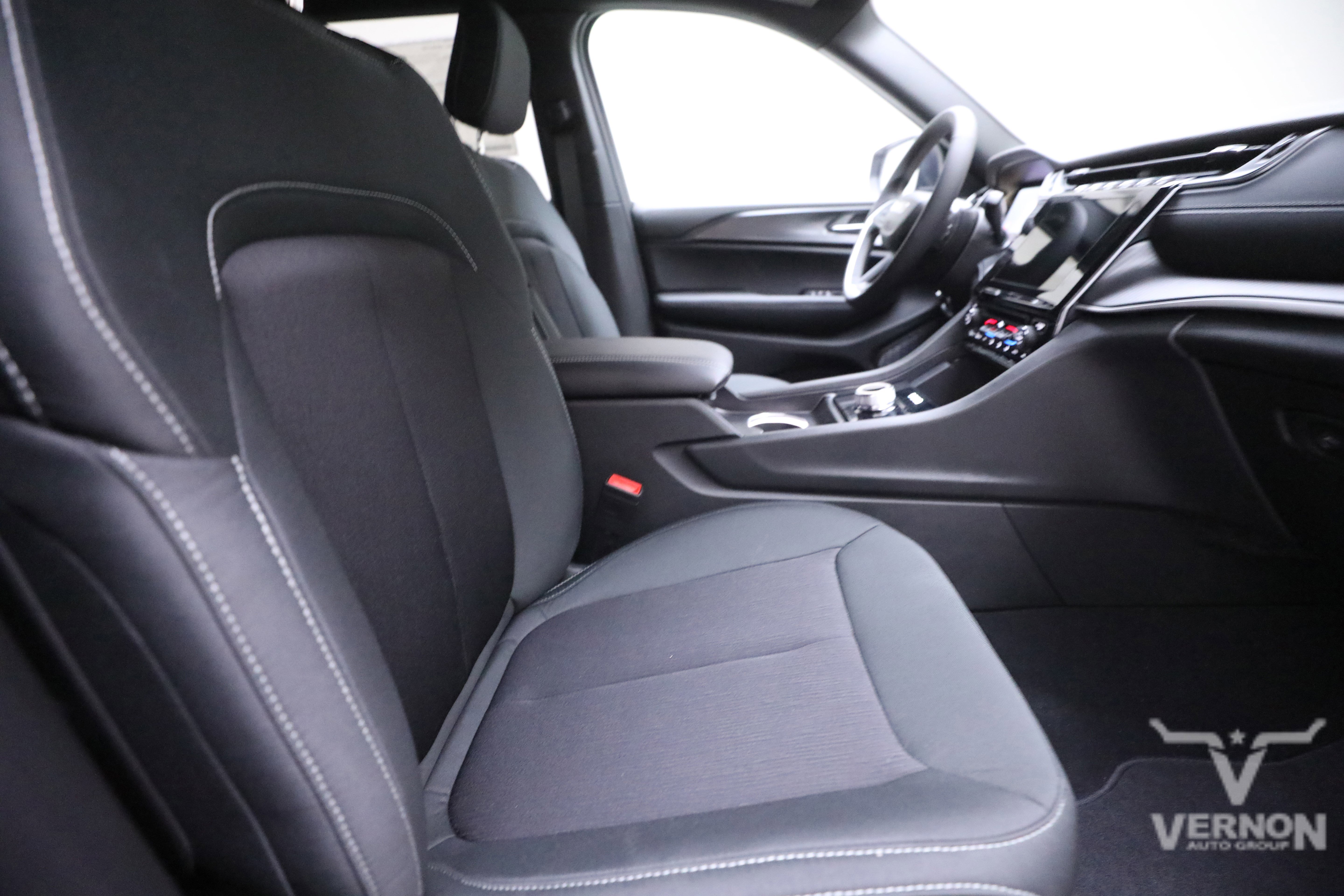 New 2025 Jeep Grand Cherokee Laredo X image 11