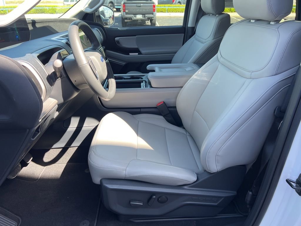 New 2026 Ford Expedition Active image 16