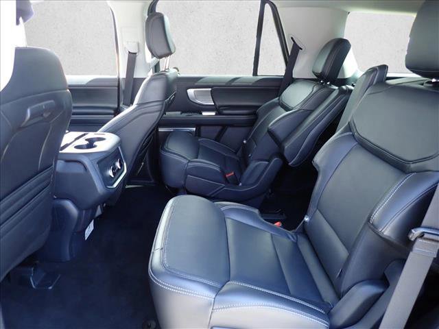 Used 2025 Ford Expedition Platinum image 11