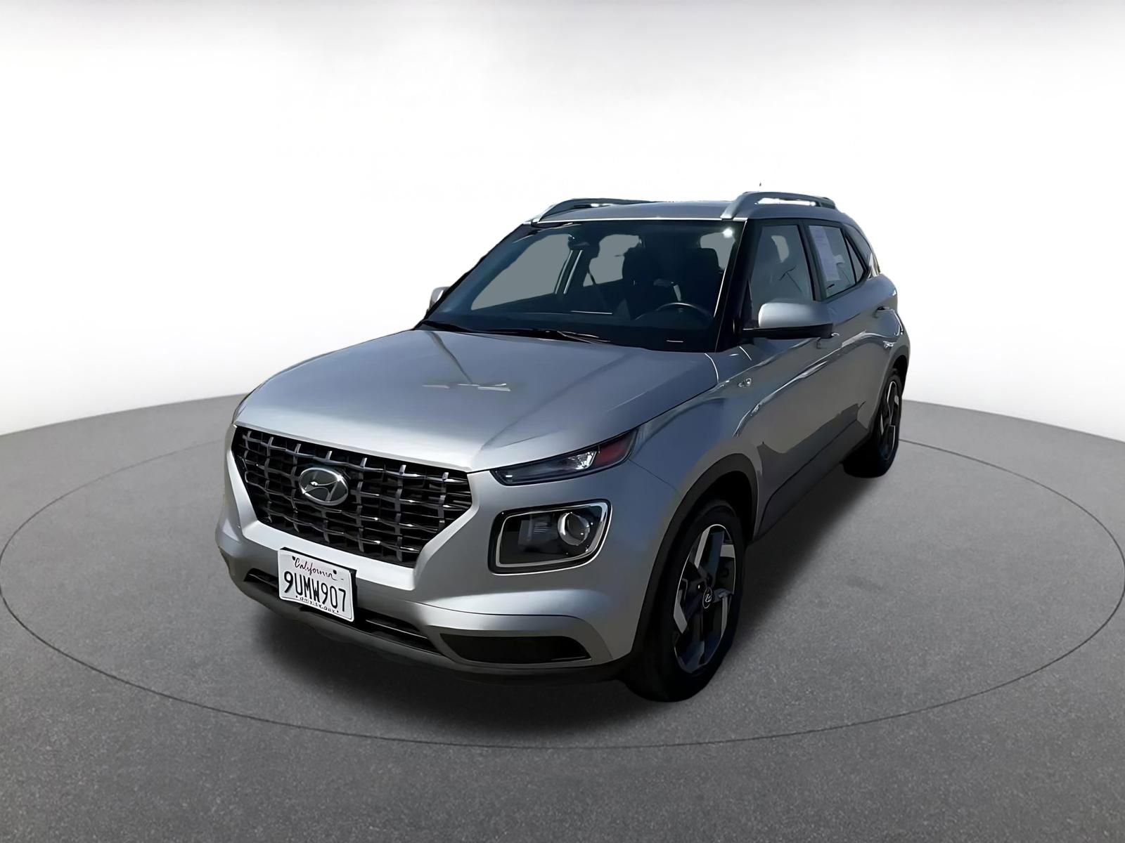 Used 2025 Hyundai Venue SEL FWD image 7