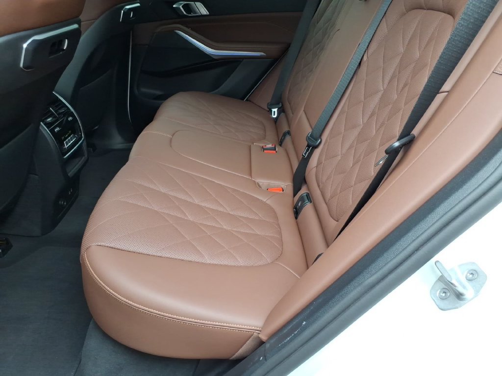 Used 2025 BMW X5 xDrive50e AWD/4WD image 12