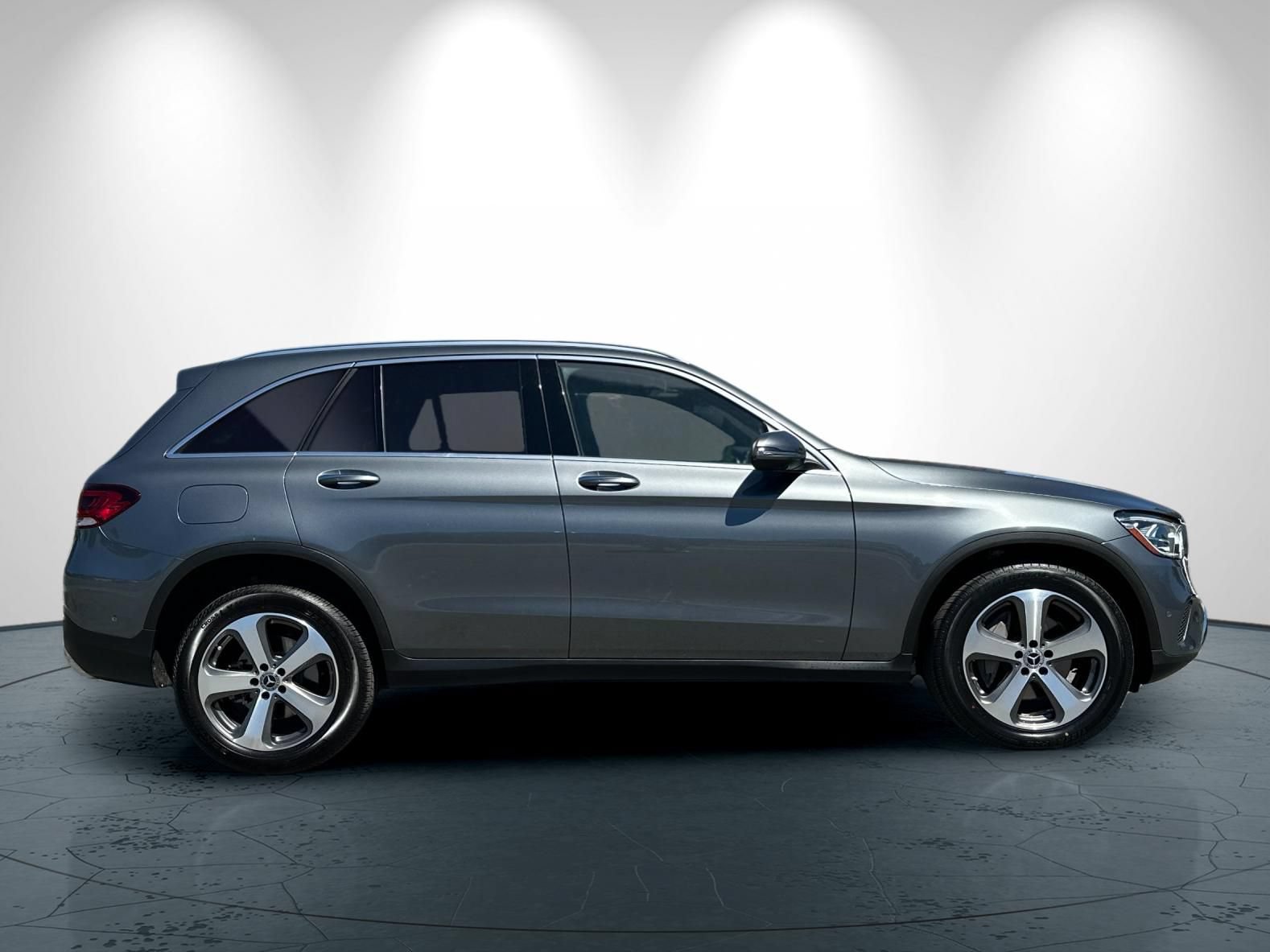Used 2021 Mercedes-Benz GLC 300 4MATIC image 3