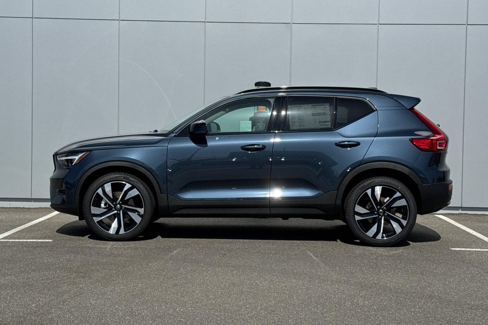 New 2026 Volvo XC40 B5 Ultra w/ Protection Package Premier AWD/4WD image 2