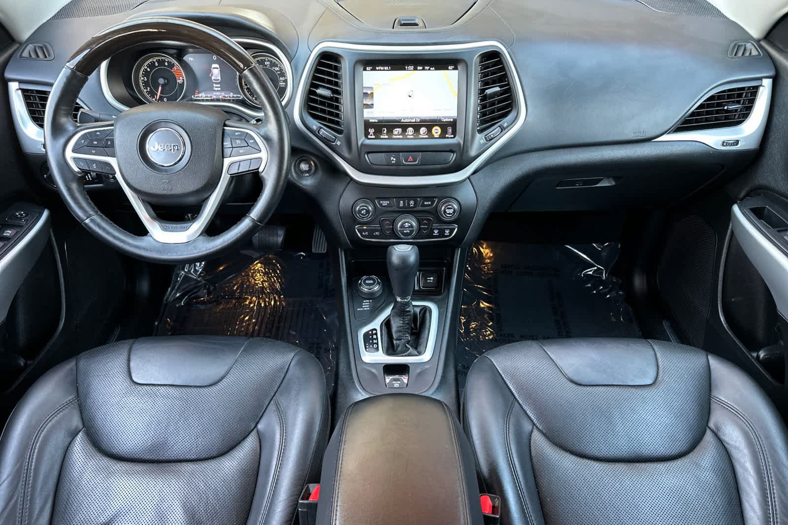 Used 2018 Jeep Cherokee Overland AWD/4WD image 3